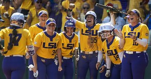LSU softball team gets explosive win over SIU, advances to super regionals