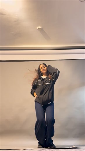 Aayusha Simkhada on Instagram: "🫢 #aayushahaha_ #dance #acelerada"