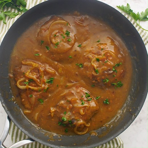 *Recipe: https://thecozycook.com/cube-steak-recipe/ This Tender Cube Steak is smothered in a delicious brown gravy with onions and pan fried on the stove top or in the Slow Cooker! Serve this over mashed potatoes, noodles, or rice, with roasted green beans or carrots! | The Cozy Cook