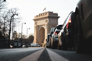 BREAKING | Zone cu restricții permanente de trafic și/sau taxe în București. Cum se vor stabili așa-numitele "zone cu nivel scăzut de emisie" - ZNSE • Știri București
