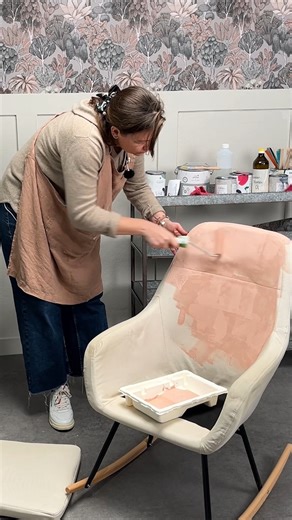 74K views · 243 reactions | Astrid zeigt Dir, wie einfach Du Stoff streichen kannst.    unsere Anleitung: https://tinyurl.com/227waoch | MissPompadour | Facebook