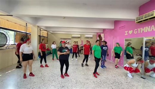 3.8K views · 69 reactions | La Mini Mini  Linda y divertida coreografía aquí en zumba Mary Chávez Gracias a nuestra instructora Leticia Leticia A. Hull pasamos una semana genial  saludos a todos nuestros seguidores 珞 #zumba #huatabamposonora #lasmarychavez #LaMiniMini | Zumba Mary Chávez | Facebook