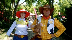 German Film Comic Con Babelsberg, 6-7 Juli 2024, Filmpark Babelsberg; Potsdam. TICKETS: https://bit.ly/3uQarOO Ihr Lieben, danke für diesen großartigen Tag heute! Danke an alle Besucher, alle Cosplayer, Walking Acts, Synchronschauspieler, Stargäste und Aussteller - ihr seid der Hammer! Wir freuen uns schon jetzt auf morgen: Den zweiten Tag der GERMAN FILM COMIC CON BABELSBERG! Seid ihr dabei? Sichert euch jetzt noch fix eure Tickets! Danke an unsere Jungs von @a19me_filmproduktion für dieses ers