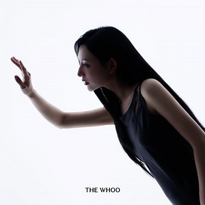 ELLE KOREA 엘르 코리아 on Instagram: "#광고 럭셔리 궁중 피부 과학 브랜드 더후(THE WHOO)가 베스트 비첩 라인의 신제품 ‘비첩 자생 NAD 파워 앰풀’ 출시를 기념하여 글로벌 뮤즈 김지원과 함께한 NEW 화보와 브랜드 필름을 공개했습니다.✨ 이번 화보에서 김지원은 은은한 광채 속 고급스러운 무드를 완성했습니다. 더후가 비첩 자생 NAD 파워 앰풀 런칭을 기념하여 선보이는 특별 구성도 있으니 확인해보세요. @thewhoo_official 📆10월 20일 ~ 26일 📌더후 네이버 스토어 ✔️24% 특별 혜택 & 21만원 상당의 추가 구성을 만나보세요. #더후 #THEWHOO #김지원 #NAD앰풀 #NAD원샷앰풀 #스킨롱지비티"