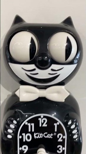 Classic black kitty Kit-Kat clock in action battery operated