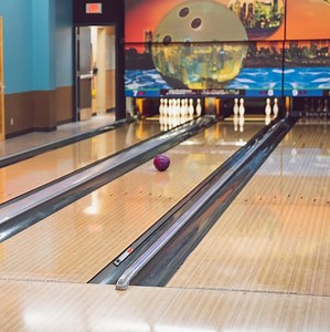 [Hot Item] Customized Residential Bowling Alley Equipment in House with Design and Installation