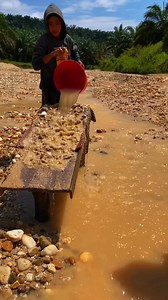 176K views · 1.4K reactions | Traditional gold mining #fyp #fypreels #gold #panningforgold #mininggold #findinggold | The Crystal Digger | Facebook