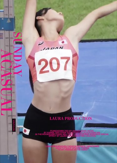 陸上女子腹筋 - 美人の腹筋女子