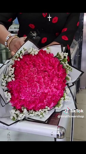 Flower Wrapping Tutorial for Beautiful Bouquets