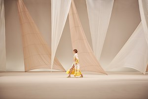 La sfilata Resort 2023 di Zimmermann
