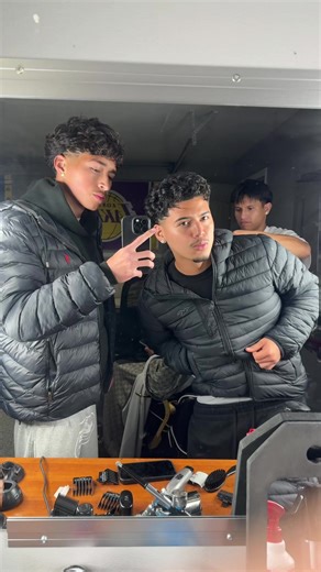 𝒲𝒽ℴ.𝒾𝓈𝓇ℴℴ𝓃ℯ𝓎♕ (@who.isrooney)’s video of hollister jacket