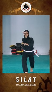3.3K views · 80 reactions | kredit kepada pemilik video Follow page silat untuk lebih lagi殺 #silat #senibeladiri #silatmelayu #Pencaksilat | S i l a t | Facebook