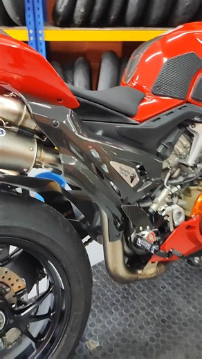 Fuh....seram tengok jajan moto ni Cari tayar second? Mai pm kami 018-373 7470 | Tayar Second Motosikal Murah Berkualiti