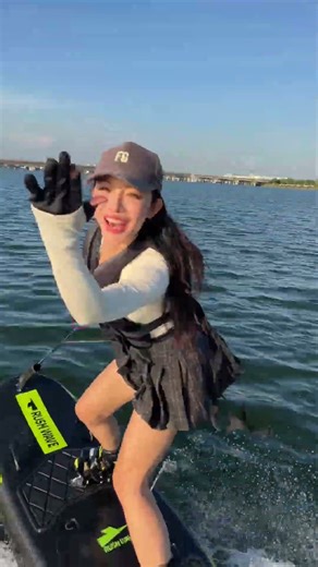 RUSH WAVE ,Gasoline-powered surfboard#rushwave #Surfing #surfboard #gasolinesurfboard