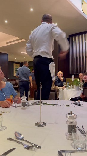 Adevărul este că majoritatea adulților cu ADHD au învățat masking fără măcar să știe. Nu este o alegere. Este un reflex de supraviețuire. Masking înseamnă: • să te calibrezi după emoțiile altora • să ascunzi cât te consumă lucrurile simple • să nu arăți când ai nevoie de ajutor • să taci ca să nu deranjezi • să porți o versiune acceptabilă a ta, nu pe cea reală Partea dureroasă este că nici nu îți dai seama când începi să o faci. Realizezi abia când bateria ta este pe ultimii 2%. ADHD masking nu