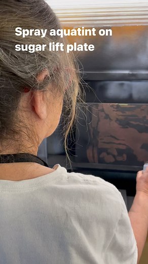 5.1K views · 45 reactions | Spray aquatint on sugar lift plate @lizzie_horne #artprintresidence #sugarliftetching #aquatintetching | Art Print Residence | Facebook
