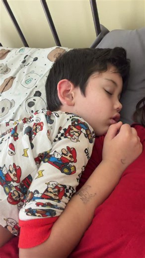 𝐕𝐥𝐨𝐠𝐦𝐚𝐬 𝐃𝐚𝐲 3 Mom and I always try to plan a day to visit a local winery. Michele and my friend were able to join. Girls day ❣️ Olive Garden soup and salad is our favorite lunch. Ending the day with more cousin time & setting up for kids NYE party!! #vlogmas #familytime #makingmemories #teacheronbreak #vlogmas2025 | Mal Mal’s Cubbie