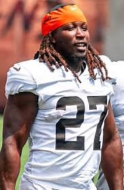 Kareem Hunt: Receiving yards| Kicks woman| Receiving stats - sportsjone
