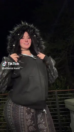 athena🖤 (@athena.kami)’s video of athena