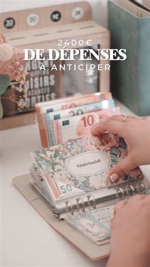 BudgetDiary - Enveloppe Budget on Instagram: "Tant que tu n’anticiperas pas tes dépenses exceptionnelles et irrégulières, ton budget restera bancal, difficile à gérer et source de stress. Ça fait plusieurs années maintenant que j’ai pris le parti d’être actrice de mon budget plutôt que de le subir et ça m’a littéralement changé la vie. Parce qu’anticiper c’est pas de priver et tout programmer, c’est se faire plaisir en sachant qu’aucune mauvaise surprise ne viendra ternir notre paix ! ❤️ C’est q