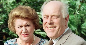 Keeping Up Appearances: Hyacinth receives a wrong call