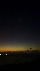 Bulan Sabit, Venus, Jupiter, dan Merkurius Berjajar Malam Ini