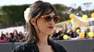 Les femmes s'arrachent cette paire de mules compensées imaginée par cette marque Française tendance de l'été