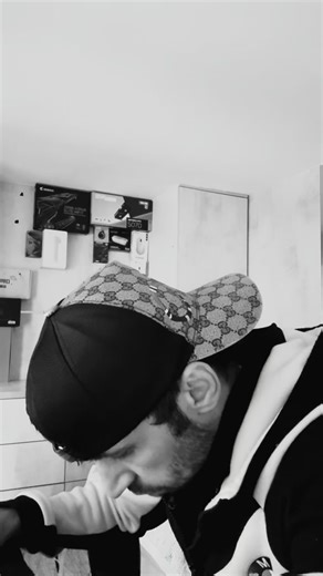 Шахбоз Шарипов on Instagram: "Версияи мп3 дар телеграм канал (SHON LIFE) амируз меброя под кнен гуш кнен"