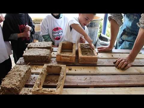 How to build bricks with earth ("adobes" = french term)