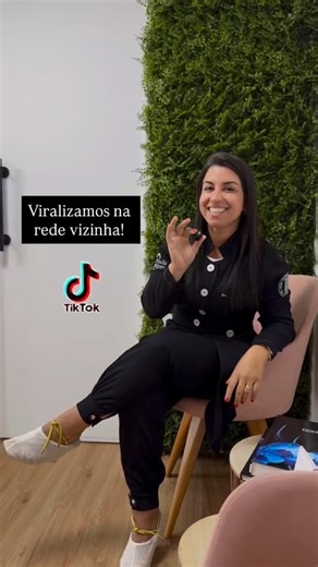 Concept Visage Odontologia Especializada on Instagram: "O vídeo da limpeza com AIRLFLOW viralizou… e não foi por acaso 👀 Tecnologia, conforto e resultado que dá gosto de ver, e o melhor: sem sofrimento✨ Agora me conta: você já agendou sua limpeza?"