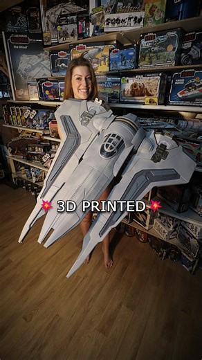Val Mel on Instagram: "That moment when a Mandalorian starship takes over the room 🚀👀 This is the Gauntlet starfighter of Bo-Katan Kryze, fully 3D printed and built piece by piece. Also known as the Kom’rk-class fighter transport, the Gauntlet was used by Death Watch and later by Bo-Katan and the Nite Owls, combining troop transport with heavy firepower and folding wings for atmospheric flight. Facts for the fellow nerds: Around 3–4 full rolls of 1 kg filament, roughly 3 days of pure print tim