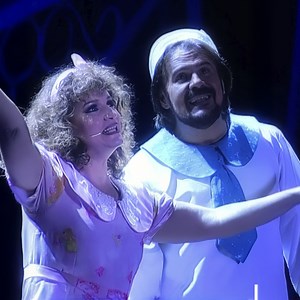 Del musical “La Familia”, esta escena revive nuestra infancia y los sueños que alguna vez tuvimos. Un homenaje al niño que todos llevamos dentro. | Pimpinela