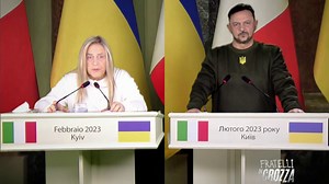 Crozza si sdoppia nei panni di Zelensky e Meloni: "Fermate l'aggressore, il presidente del Monza"