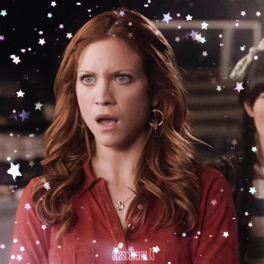 I’m back to pitch perfect for a moment here do we like it || I saw someone do this with tdwp and I got the idea from them but forgot their name, credits to whoever you are!! #wlw #fyp #pitchperfect #bechloe #annakendrick