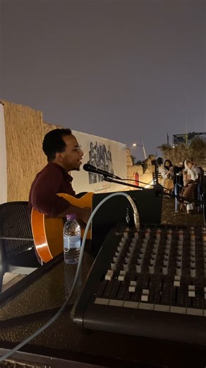 Sarays Media and Events on Instagram‎: "انا هنا شبيت ي وطني❤️ شرفنا و نورنا الفنان فيصل صلاح في وسط اجواء مليئة بالذكريات و الحنين للوطن❤️ #التكية #الرياض #رمضان_كريم #السودان #اجواء_رمضانيه #فيصل_صلاح #انا_هنا_شبيت_ياوطني #سلطانة #تكية_ريف"‎