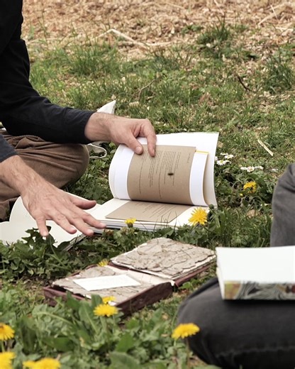 ESAAA on Instagram: "[CONCOURS – ÉQUIVALENCES] 🌾DNSEP DESIGN / MASTER TERRAIN: Au croisement de l’art situé et du design, cette formation invite les étudiant·x·es à penser, à créer et à agir en relation avec le territoire et le vivant. Ici, chaque projet est un acte collectif : on s’immerge dans des lieux et des traditions, on rencontre des habitant·x·es, et on invente des formes qui résonnent avec le monde d’aujourd’hui. 👉 Il est possible de rejoindre l’ESAAA en master, en s’inscrivant au con