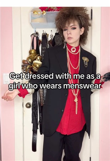 I fully embrace the androgynous aspects of 80s fashion #altfashion #80sfashion #newwave #alternativefashion #thrifted