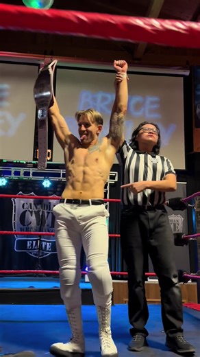 “The Star” Bryce Bentley with a successful CWE Canadian Unified Jr Heavyweight Championship defence against “The Rebel” Bobby Collins in Brandon, Manitoba! #cwe #wrestling #canadianwrestling #prowrestling #champion