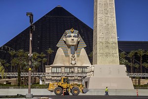 Luxor ditches room service for digital food-delivery system