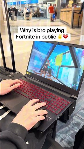 I played Fortnite in public 😭 #fortnite
