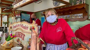 12K views · 111 reactions | //VILLE ANIMÉE// SURPRISE : les Croustillons hollandais Albert glacier Albert viennent d’ouvrir et déjà les premiers gourmands font la queue! Le saviez-vous : initialement Patrick et Christine sont saviniens! | Sainte-Savine | Facebook