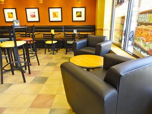 New Subway Offers Comfy Seating, Breakfast Hours