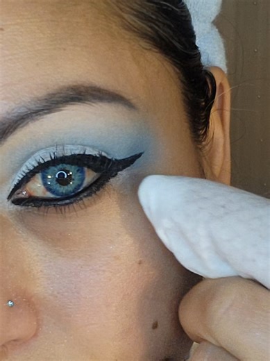 Transforming Blue Eyeshadow: Unique Tutorial Insights