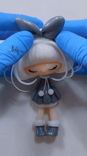 Vuoi scoprire di più sulla lavorazione di questo straordinario materiale? Tirato, colato, soffiato e modellato affascinante e brillante come il vetro ma completamente commestibile che puoi lavorare anche tu, questa settimana la dedicheremo all'Isomalto 😜 Abbonati su instagram o facebook e avrai a disposizione tantissimi video tutorial, template, passo passo fotografici per questo e tanti progetti a te dedicato, Ti aspetto! Grazie Saracino per il tuo Isomalto perfetto Molly Eleonora Coppini #iso