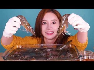 Ssoyoung tortures and eats live animals