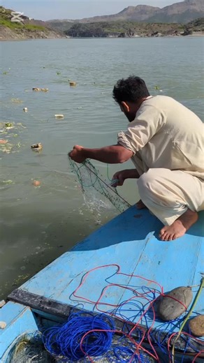 Indus River Big Net Hunting: A Unique Fishing Adventure