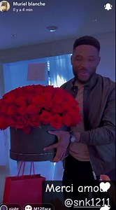 ⛔ Ikiiiient le père des braves Steven Nbienou Kouadjo - SNK est alors romantique hein. Il a ramené des fleurs ce matin pour sa femme Muriel Blanche et également des petits paquets pour chaque enfant de la maison. Il est trop chou😍♥️♥️♥️♥️♥️♥️♥️♥️♥️♥️♥️ | Buzz TV 237
