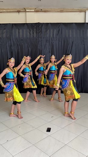 #sumebyarelintangrinenggo #jejantungingkalbu #taritradisional #dancetrend2024 #dancetraditional #sanggartarimojokerto #sanggardjavadancestudio #djavadancestudio #fyp