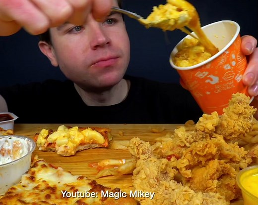 #eating #popeyes #macncheese #asmr #chicken #asmreating #popeyesmukbang #popeyeschicken #cheese #cheesy #mukbang #asmrfood #asmrsounds #food #foodtiktok #eatingsounds #yummy #tiktokfood #foodasmr #viral #macandcheese