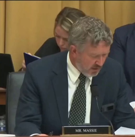 🚨Congressman Thomas Massie dropped the bombshell everyone was waiting for: He revealed Epstein's hidden list and exposed Kash Patel for lying to the American people. Massie says: 'The FBI has files with the names of 20 other men involved with Epstein in the sex trafficking network, including a high-ranking government official.'"